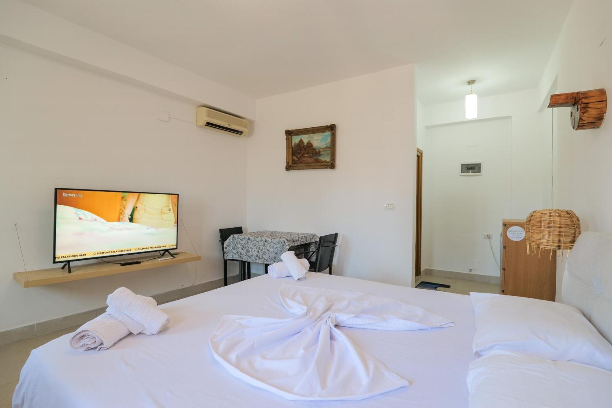 Garden Villa Lake Side & Glamping Ksamil Exterior foto