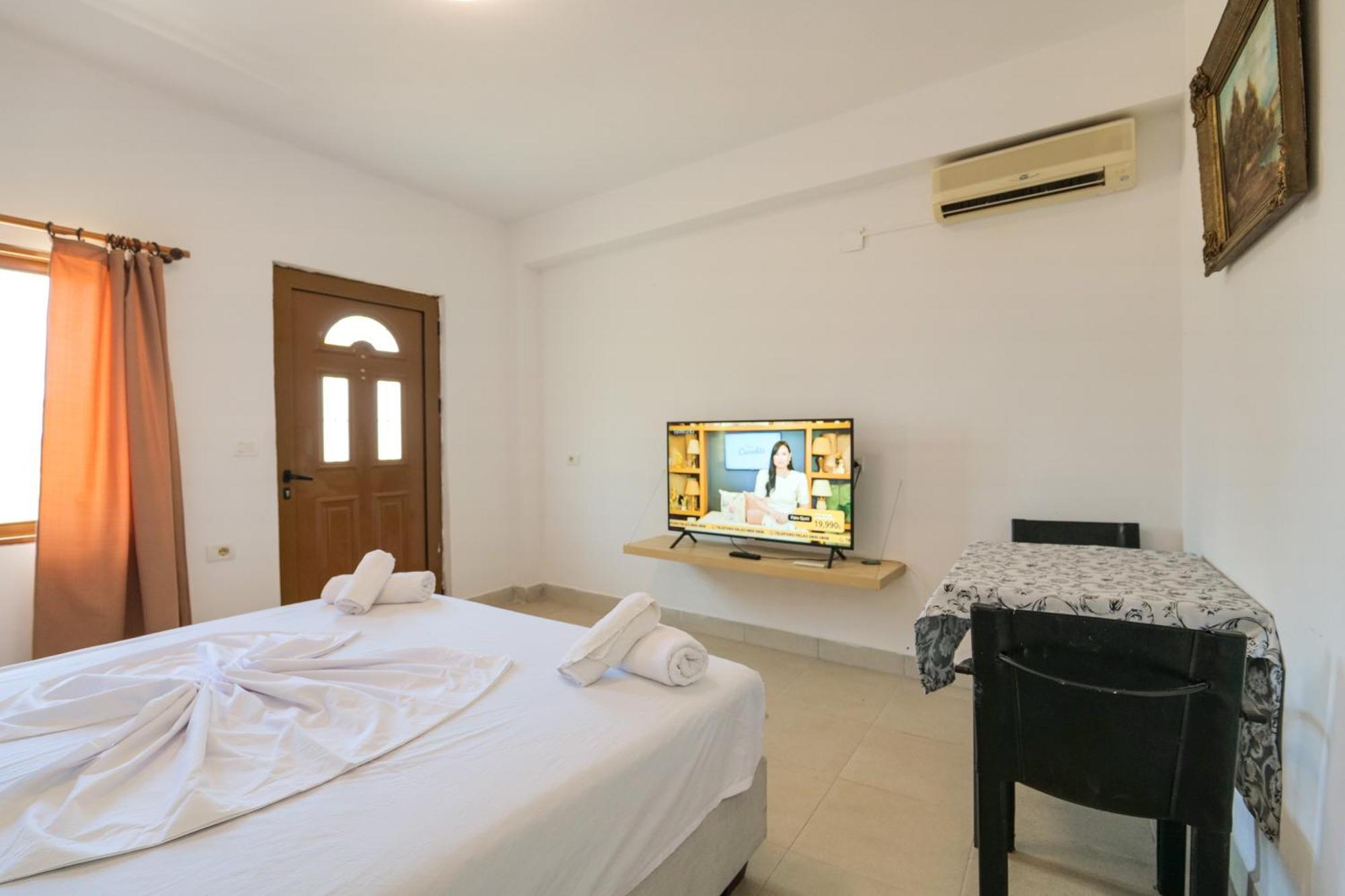 Garden Villa Lake Side & Glamping Ksamil Exterior foto