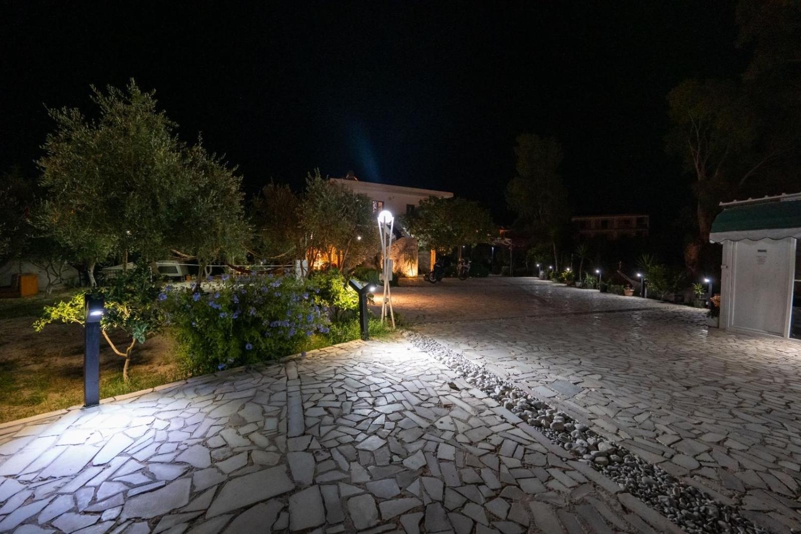 Garden Villa Lake Side & Glamping Ksamil Exterior foto
