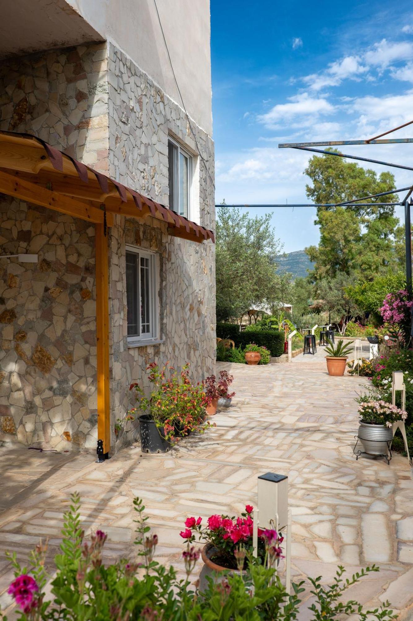 Garden Villa Lake Side & Glamping Ksamil Exterior foto