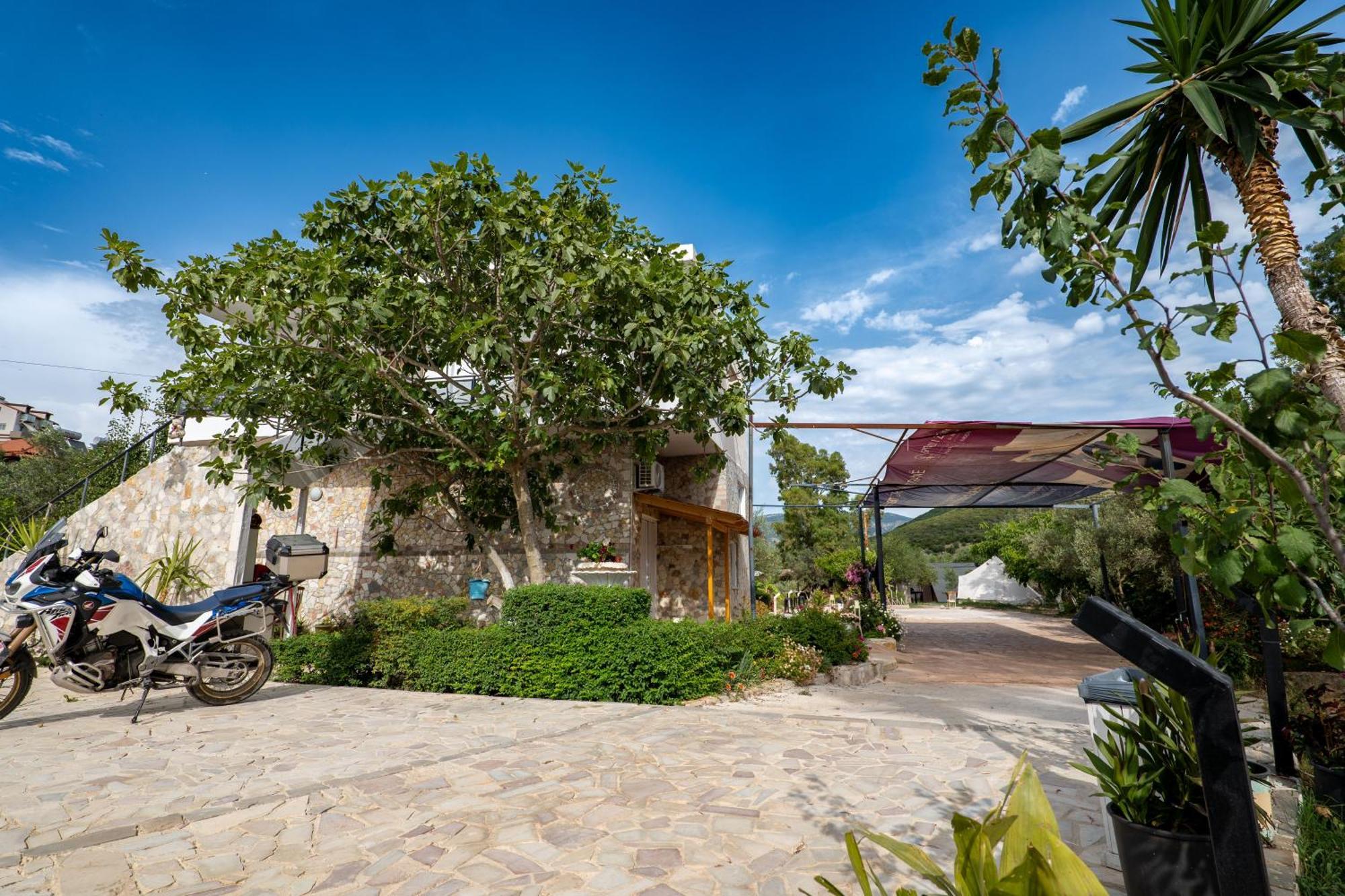 Garden Villa Lake Side & Glamping Ksamil Exterior foto