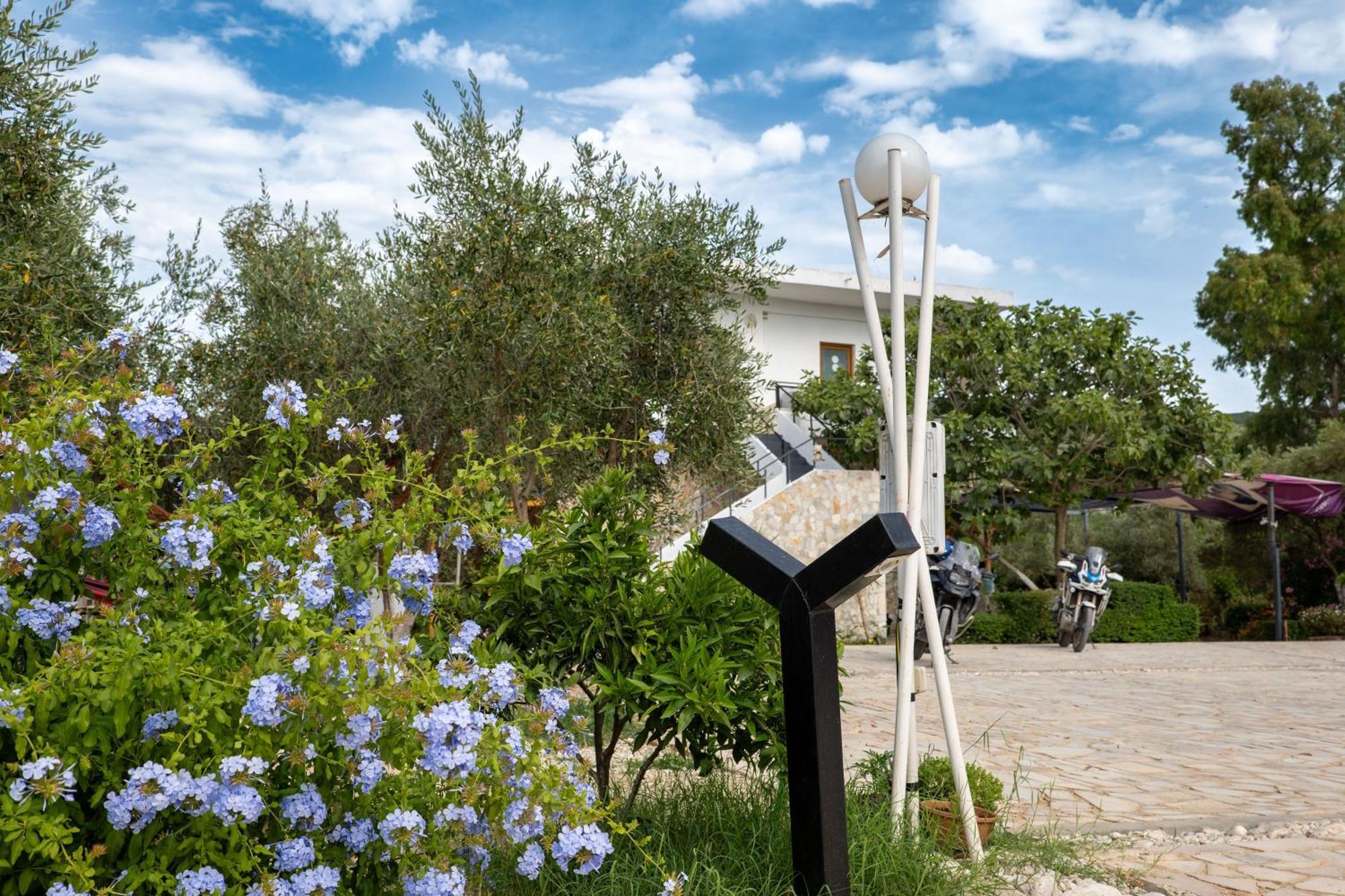 Garden Villa Lake Side & Glamping Ksamil Exterior foto